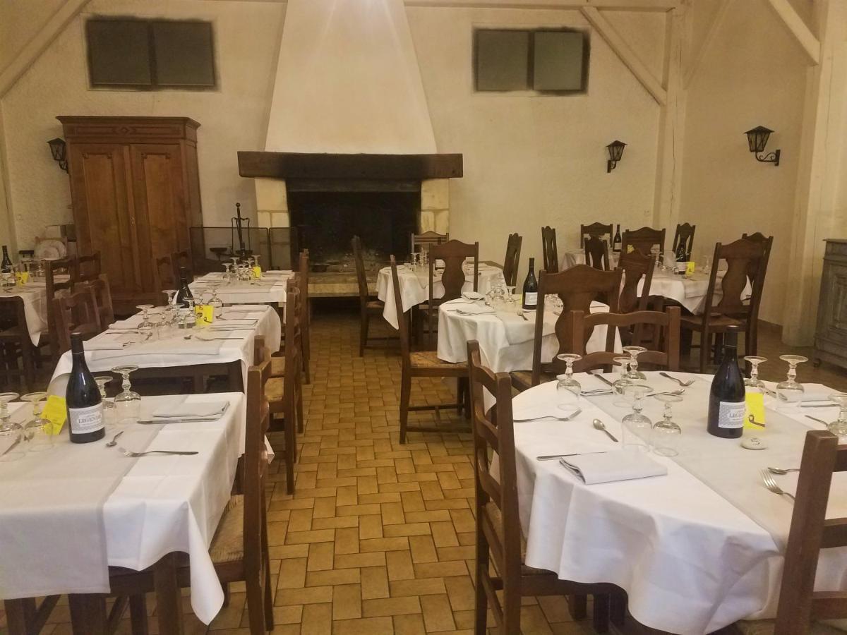 L'Auberge Des Voyageurs Ménigoute Exterior foto